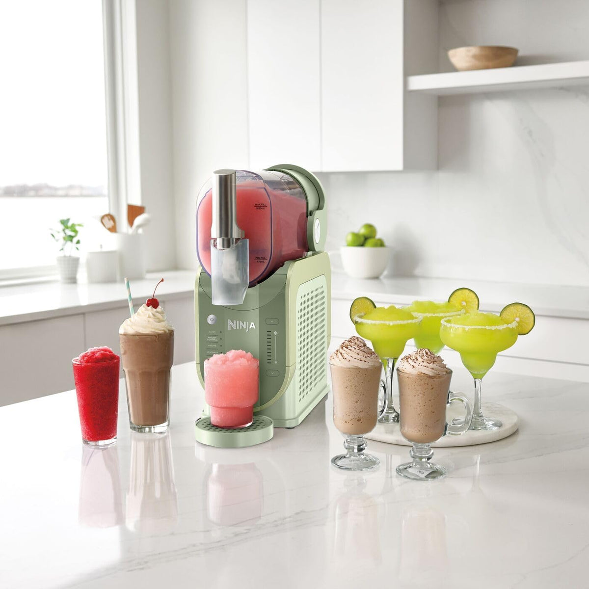 Ninja SLUSHi Maschine für Slush, Eis-Cocktails, Frappé, Milchshakes & gefrorenen Saft, ohne Eis oder Vorbereitungsaufwand, WhisperChill-Technology,